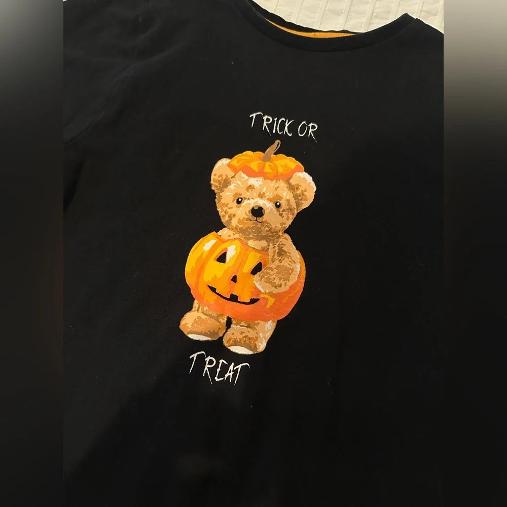 Halloween pumpkin bear trick or treat Tshirt